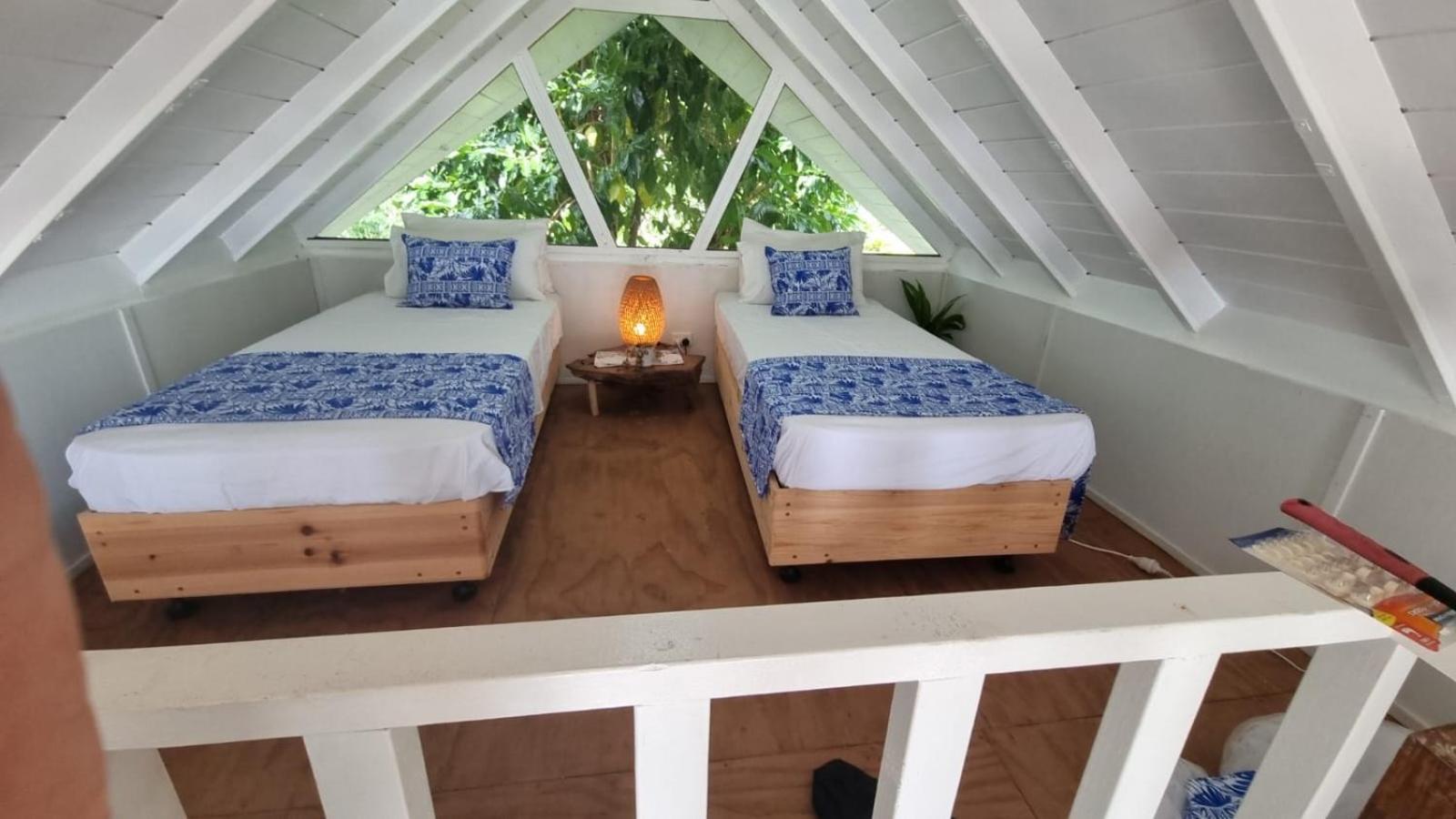 Whispering Palms - Absolute Beachfront Villas Порт-Віла Екстер'єр фото