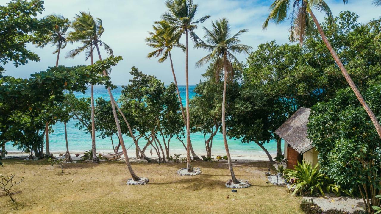 Whispering Palms - Absolute Beachfront Villas Порт-Віла Екстер'єр фото